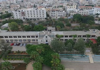 الخليل: الاحتلال يغلق مداخل جامعة الخضوري