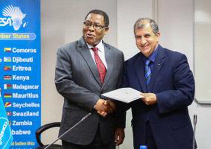 السفير حسن يقدم أوراق اعتماده ممثلا لدولة فلسطين لدى "الكوميسا"