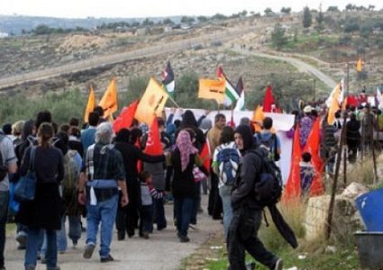 قوات الاحتلال تقمع مسيرة نعلين