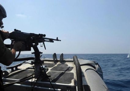 بحرية الاحتلال تستهدف الصيادين ومراكبهم