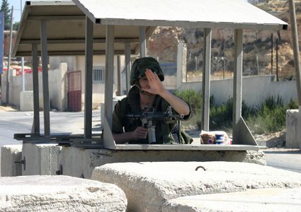 الاحتلال يغلق حاجز "الكونتينر" شمال شرق بيت لحم