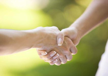 العلاقة بين قوة قبضة الرجل وفرص زواجه!