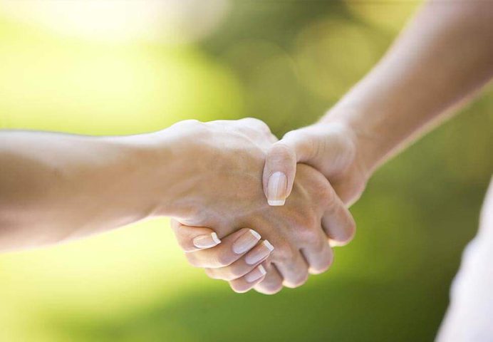 العلاقة بين قوة قبضة الرجل وفرص زواجه!
