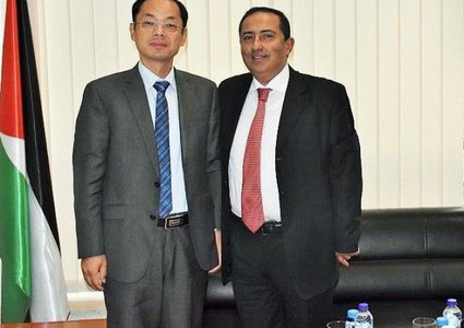 السفير الصيني يؤكد رغبة بلاده في زيادة دعم مشاريع الطاقة المتجددة