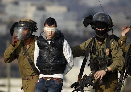 الاحتلال يعتقل شابا من بلدة عزون