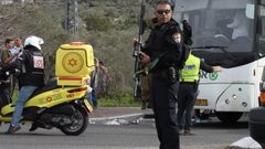 الاحتلال يعتقل ثلاثة شبان