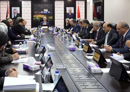 مجلس الوزراء يدعو إلى الالتفاف حول منظمة التحرير الفلسطينية