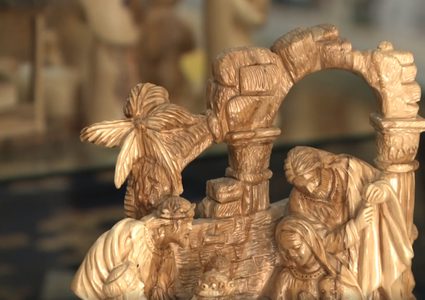 بالفيديو.. حرفة النحت على خشب الزيتون في محافظة بيت لحم