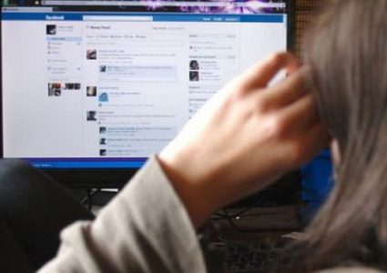 كشف ملابسات جريمة نصب واحتيال عبر "الفيسبوك"