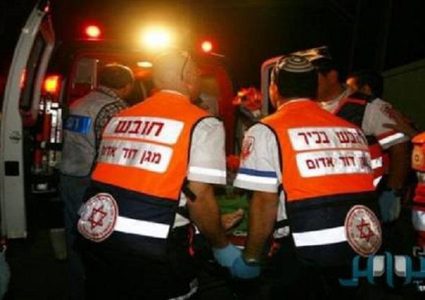 إصابة عامل جراء دهسه من قبل مستوطن جنوب الخليل