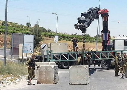 الاحتلال ينصب بوابة حديدية في قرية خرسا جنوب الخليل