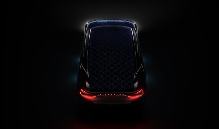 تطوير سيارة كهربائية تعمل بالطاقة الشمسية