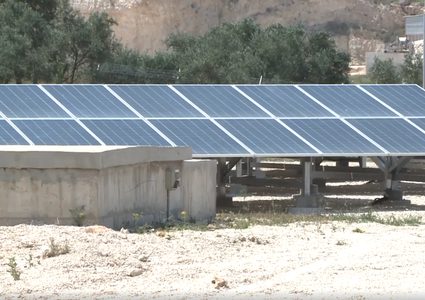 بلدية نابلس تدشن وحدة توليد الطاقة الشمسية في محطة التنقية الغربية