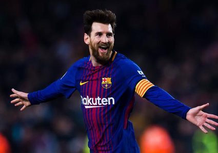 ميسي يعود.. ويتخطى صلاح