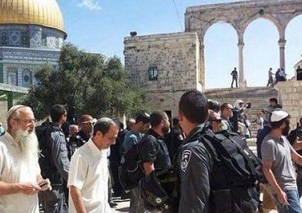 أكثر من سبعين مستوطنا يقتحمون "الأقصى"