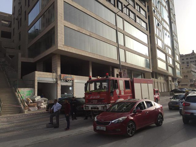 بالصور: لهذا السبب تم إغلاق شارع رفيديا في نابلس!