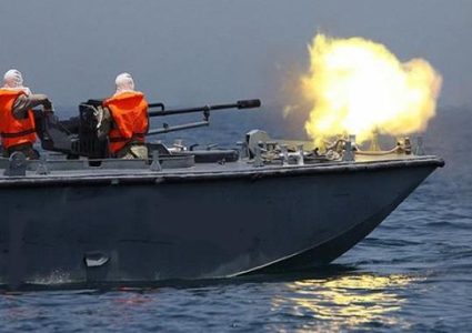 بحرية الاحتلال تطلق نيران رشاشاتها تجاه مراكب الصيادين في بحر بيت لاهيا