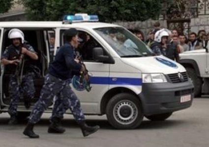 إصابة 3 مواطنين بجروح إحداها خطيرة في شجار عائلي