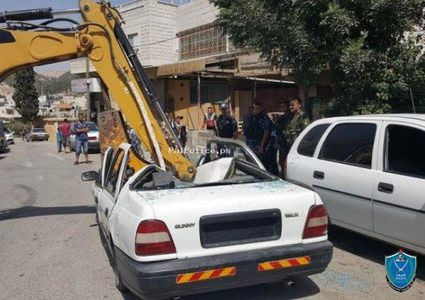 اتلاف 40 مركبة غير قانونية في الخليل