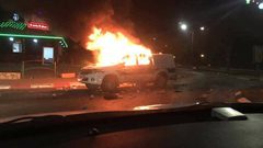 شبان يلقون زجاجات حارقة على دورية لقوات الاحتلال في عزون