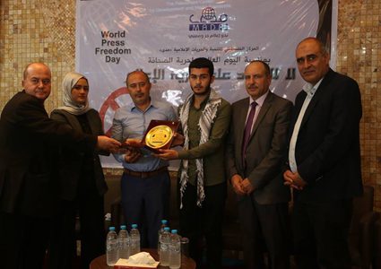 "مدى" يكرم شهداء الصحافة الفلسطينية في مسيرة العودة