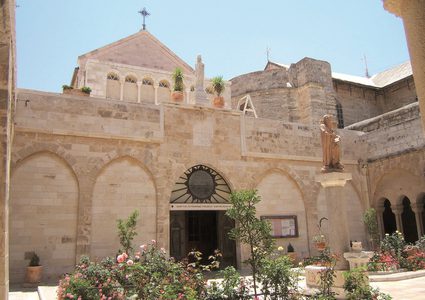 بشارة يوقع اتفاقية مع القنصل الإيطالي لاستكمال مشروع ترميم كنيسة المهد