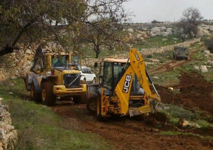 الاحتلال يغلق طريقاً زراعية جنوب بيت لحم