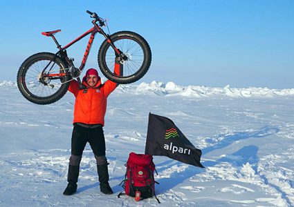 روسي يصل القطب الشمالي على دراجة!