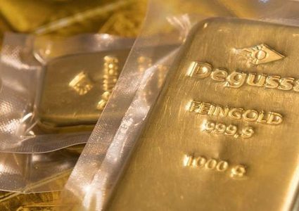 عامل نظافة يعثر على سبائك ذهبية بـ330 ألف دولار في حاوية