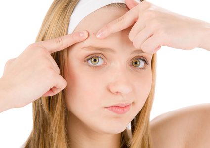 حب الشباب لدى الكبار أسبابه والعوامل المؤثرة عليه