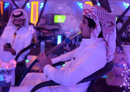 الرياض تدرس السماح بتقديم "النرجيلة" أسوة بجدة