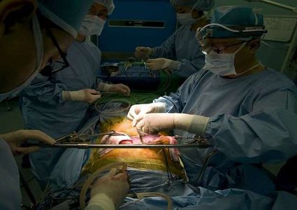 أول عملية لزراعة 3 أعضاء دفعة واحدة
