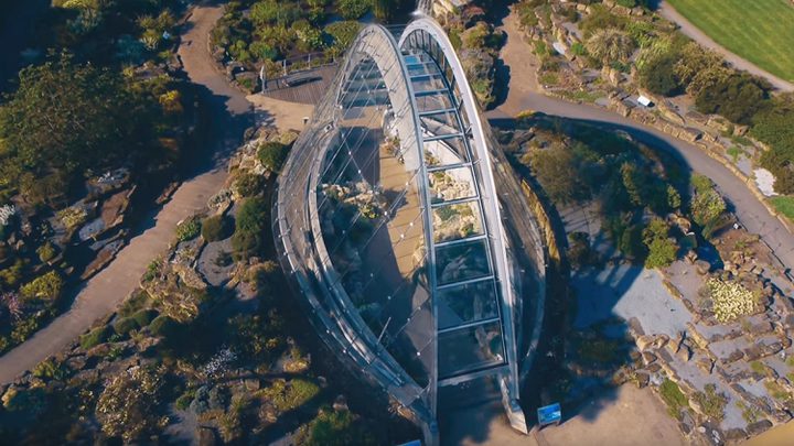 افتتاح أكبر "بيت بلاستيكي" في العالم (صور)