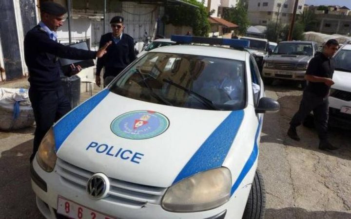 الشرطة: اصابة 3 مواطنين خلال محاولة القبض عليهم