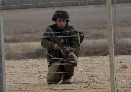 الإعلام العبري يزعُم: اعتقال 3 شبان قرب السياج الفاصل شرق البريج