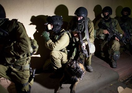 مداهمات واعتقالات ومواجهات بالضفة