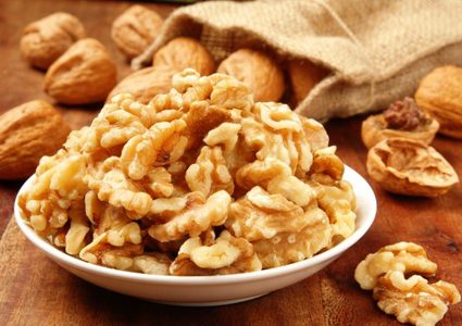 ما هي الفوائد الصحية لتناول ثمرة الجوز يوميًا ؟