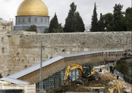 الاحتلال يواصل حفرياته أسفل منازل المواطنين جنوب الأقصى