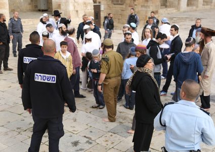 128 اعتداء وانتهاكا للأقصى والإبراهيمي خلال نيسان