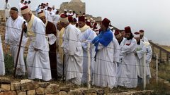 السامريون يؤدون حج الفسح على قمة "جرزيم"