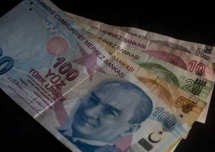 الليرة التركية تتراجع إلى مستوى قياسي جديد