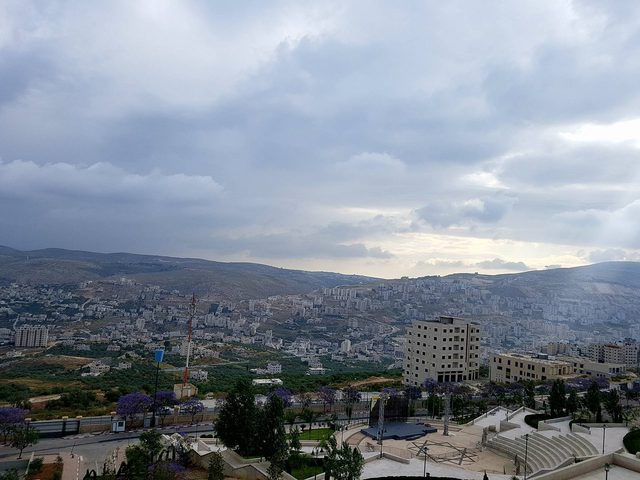 الطقس: انخفاض طفيف على درجات الحرارة مع تساقط زخات من الأمطار