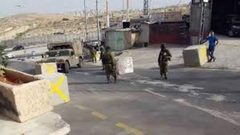 بلدية الاحتلال تُزيل محطة وقود في القدس(فيديو)