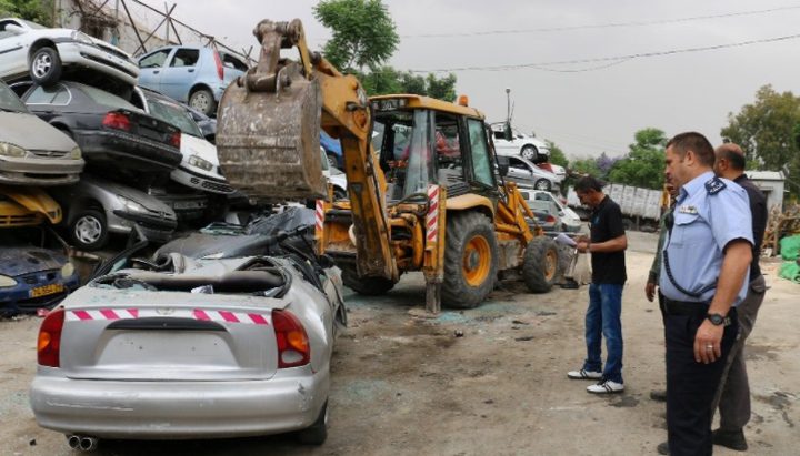 الشرطة تتلف 120 مركبة غير قانونية في نابلس