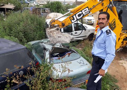 الشرطة تتلف 60 مركبة غير قانونية في طولكرم