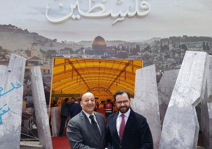 بسيسو يستقبل نظيره المغربي في معرض الكتاب