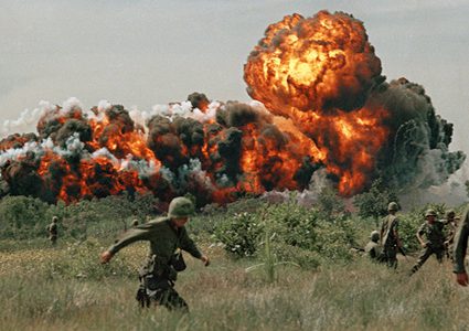 انسحاب سيد البيت الأبيض من بؤرة اللهب أمام سيناريوهات خطيرة قادمة