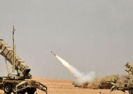 السعودية تعترض صاروخين بالستيين فوق الرياض