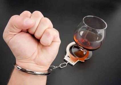 العلماء يختبرون عقارا جديدا للتخلص من إدمان الكحول