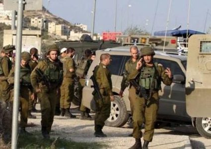 قوات الاحتلال تغلق مداخل بلدة حزما شمال شرق القدس